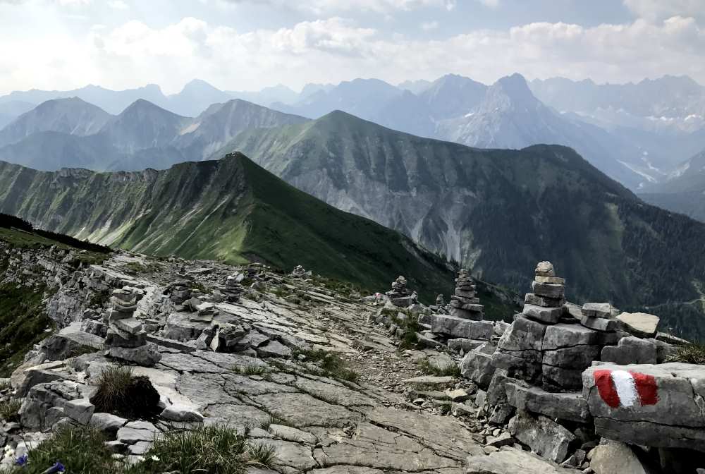 Karwendel Berge soweit das Auge reicht - für die Kalkfelsen ist die Region bekannt