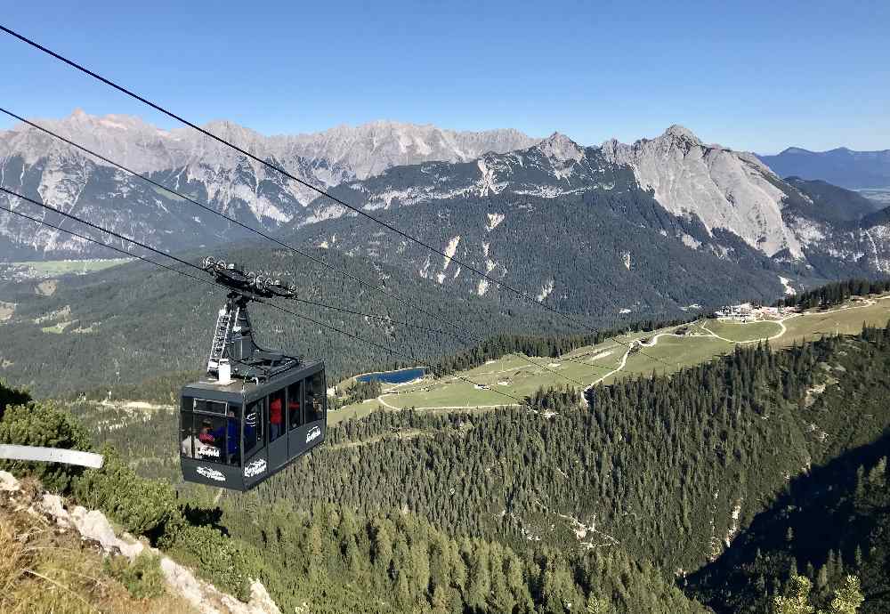 Die neue Gondel der Rosshütte Bergbahn bringt dich hinauf