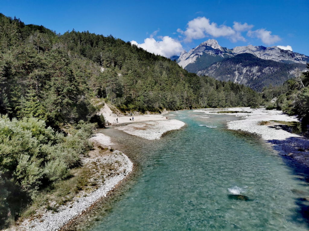 Die Isar - kurz hinter dem Ort Scharnitz, wild und unberührt