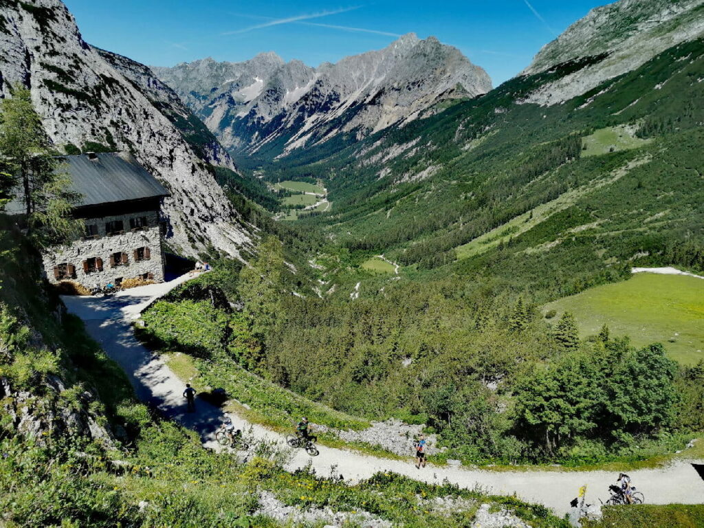 Das Karwendelhaus - bekannte Hütte im Karwendel