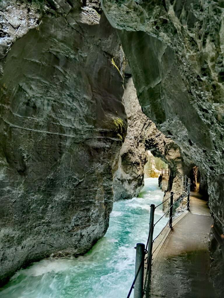 Beeindruckende Klammen nahe Scharnitz: Die Partnachklamm und die Höllentalklamm